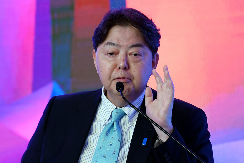 日本は月曜日、サウジアラビアとアラブ首長国連邦の支援を受けて、スーダンから日本人と外国人を合わせて45人を避難させた。 (AFP)