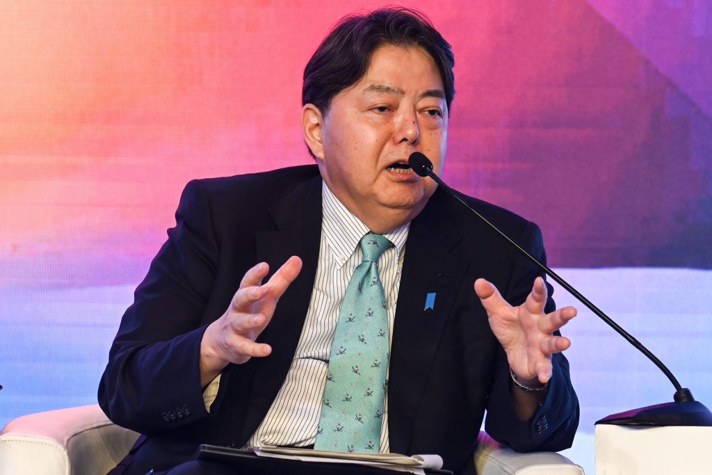 日本の外務大臣は、日本と中国の関係は重要な段階にあると述べた。 (AFP)