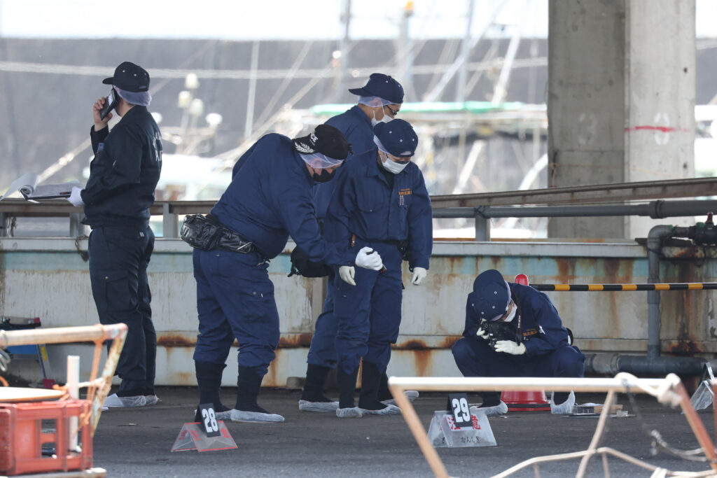 投入から爆発までに時間がかかった理由は、「自宅から現場に着くまでに火薬が湿気を含み、燃焼が遅れた結果では」と推測した。(AFP)