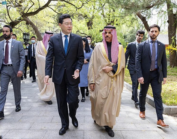 サウジアラビアの外相であるファイサル・ビン・ファルハーン王子は中国を公式訪問中、同国の秦剛（チン・ガン）外相と会談した。（SPA）