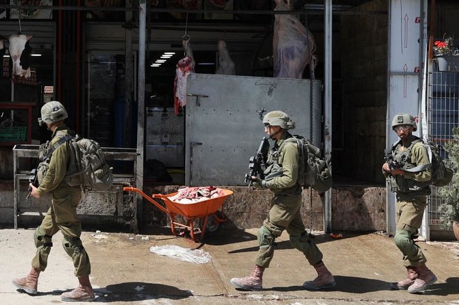 イスラエル軍によると、地域で活動中に2人の容疑者が逃走するのを目撃したという。（資料写真/AFP）