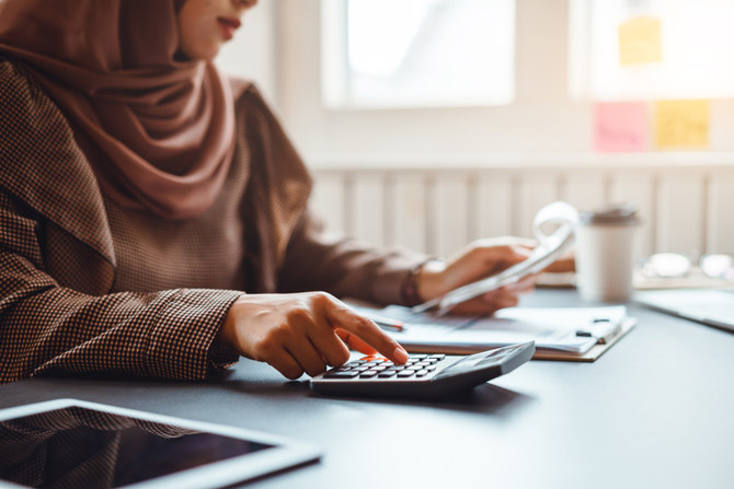 金融・保険部門の女性労働力の大多数はサウジアラビア人女性で、1万8983人がサウジ女性、残りの660人が外国人女性だった。（Shutterstock）