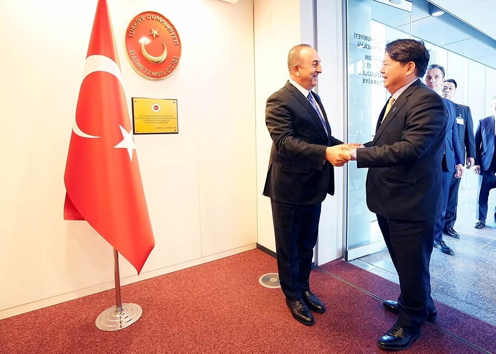 火曜日、林芳正外務大臣は、NATO外務大臣会合に出席しているベルギーで、トルコ外務大臣と。(MOFA)