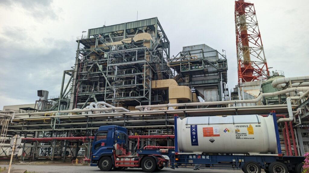 認証を受けた低炭素アンモニアは、混焼発電に使用するため、富士石油株式会社の袖ヶ浦製油所に輸送された。（資料提供）
