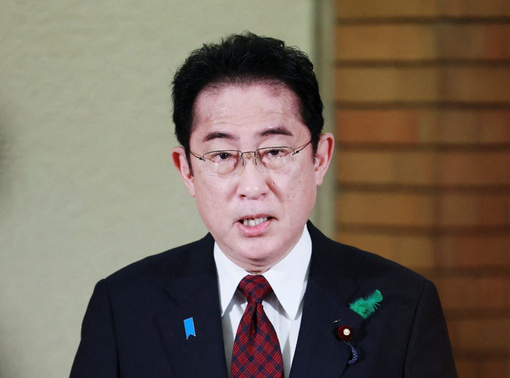 首相は9年ぶりに5月の集会に参加。 (AFP)