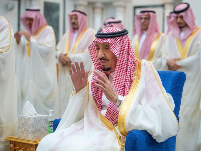 サウジアラビアのサルマン国王が、ジェッダのアルサラーム宮殿でイード・アル・フィトルの礼拝を行う。（SPA）