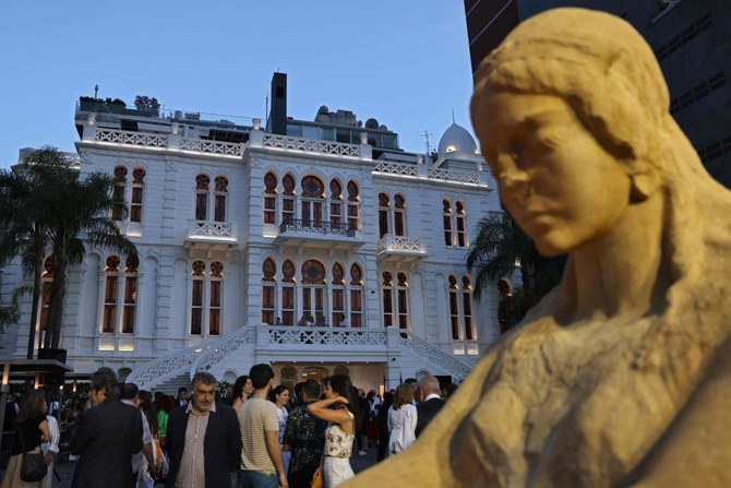 レバノンの重厚なスルソーク美術館は、ベイルート港での爆発事故により、建築の宝石と近・現代美術のコレクションが壊滅的な打撃を受けた後、2年以上経過して再開された。（AFP）