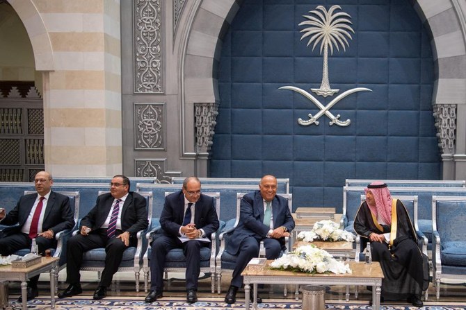 アラブ連盟首脳会議に向けた準備閣僚会議出席のためジッダに到着した代表者たち。（Twitter：@KSAMOFA）