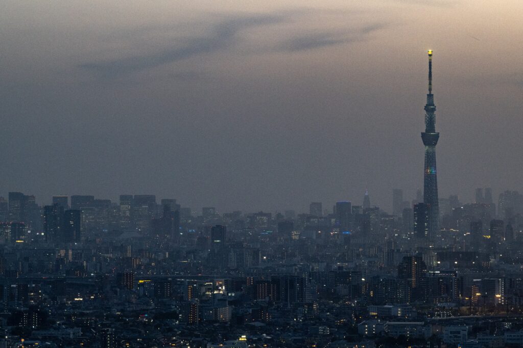 償還期限は50年度までで、財源にはCO2排出量に応じて企業に金銭負担を求める「カーボンプライシング(CP)」を充てる。(AFP)
