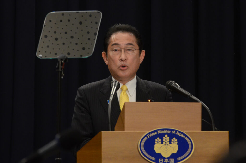 首相は「平和の誓いの象徴の地である広島に、Ｇ７や招待国の首脳が集うことは歴史的に大きな重みがある」と指摘。(AFP)