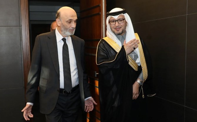 サウジアラビア王国のワリド・アルブハリ駐レバノン大使(右)とレバノン軍団のサミール・ジャアジャア代表。マーラブ。レバノン。2023年5月2日。(Twitter/@DrSamirGeagea)