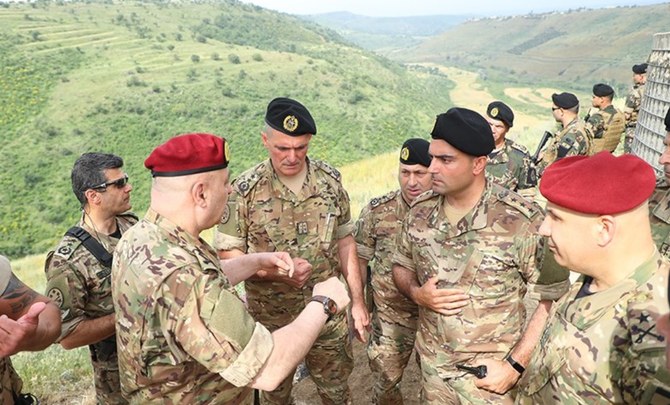 一連の逮捕は、軍トップのジョセフ・アウン大将がレバノン北部のシリアとの国境の第1国境連隊を視察した後に行われた。（ツイッター： @LebarmyOfficial ）