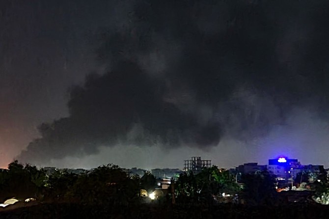 スーダン紛争が6週目に突入する中、空爆がハルツーム郊外を襲った