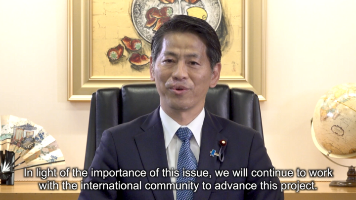 2023年5月4日のプレッジング会合でビデオメッセージ形式で声明を発表する山田賢司外務副大臣（ツイッター／@MofaJapan_ja）