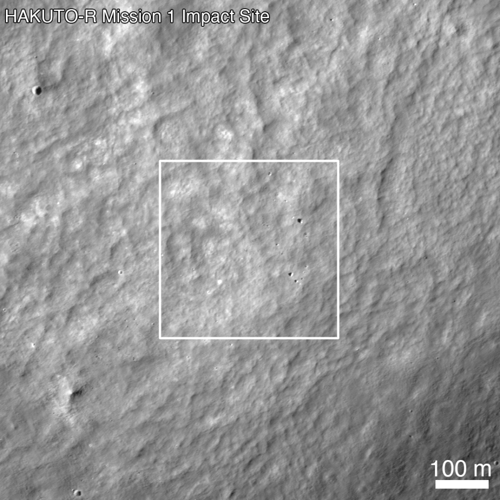 着陸を試みた翌日の2023年4月26日、月偵察衛星カメラ (LROC) から見たHAKUTO-Rミッション1の月面着陸船の位置。目盛棒の直径は100 m。(NASAゴダード宇宙飛行センター/アリゾナ州立大学)