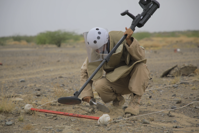 イエメンでの地雷除去作業は、敷設された地雷の数が多く、その位置を示す地図がないため、何年もかかると言われている。（マサムプロジェクト）