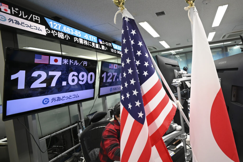 米国は半期報告書で日本を為替政策監視リストから除外した。 (AFP)