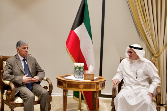 クウェートのマンスール・アロタイビ副外相と、国連のアブドゥラー・ダシュティ黒海穀物イニシアティブ調整官。（KUNA）