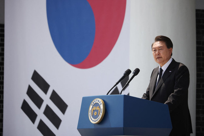 ユン大統領は、最大の貿易相手国である中国との関係を犠牲にして、米国との同盟に偏った外交を追求していると、韓国野党から非難されている。（ロイター通信）