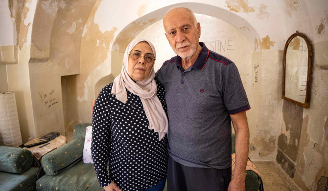 数十年間の法廷闘争の末、夫妻はユダヤ人入植者に場所を譲るためにムスリム街区にある彼らの住居から退去させられることになった。（AFP）