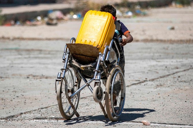 イエメンの水道網は国民の30％未満にしか届いておらず、数百万人が民間企業や安全でない井戸水に頼らざるを得ない。（AFP）