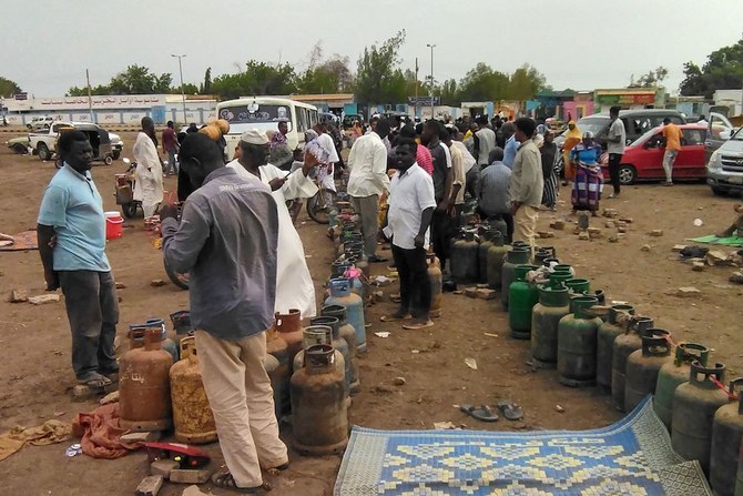 ハルツームでの戦闘は緩和の兆しを見せておらず、スーダンの中小企業経営者は経営の維持に苦労している。（AFP通信）