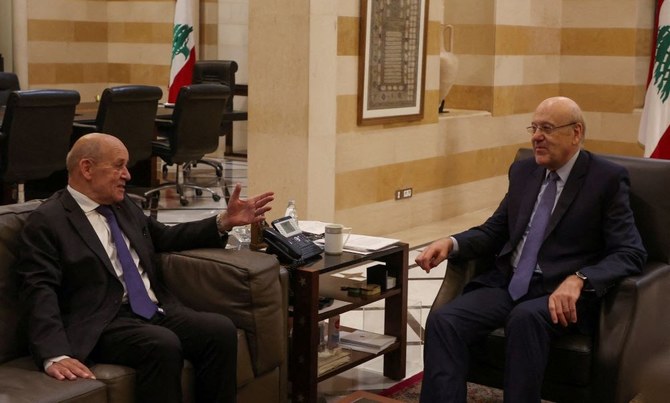 フランスの元外務大臣ジャン＝イヴ・ルドリアン氏とナジーブ・ミカティ暫定首相、2023年6月22日にレバノンのベイルートにて。（ロイター）