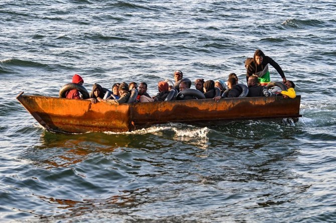 6月23日、国際移住機関（IOM）はチュニジアとイタリアのランペドゥーザ島の間で転覆した船に乗っていた移民37名が行方不明になっていると、4名の生存者の話を引用して明らかにした。（AFP/File）