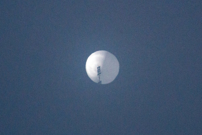 2023年2月1日、米モンタナ州ビリングの上空で撮影された中国のスパイと思われる気球（Chase Doak 提供/AFP）