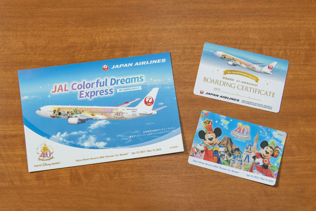 同日午後に羽田空港発着の周遊フライトで運航を始め、来年4月ごろまで羽田と、札幌、大阪、広島、福岡、鹿児島、沖縄を結ぶ国内線で運航する。(Twitter/@TDR_PR)