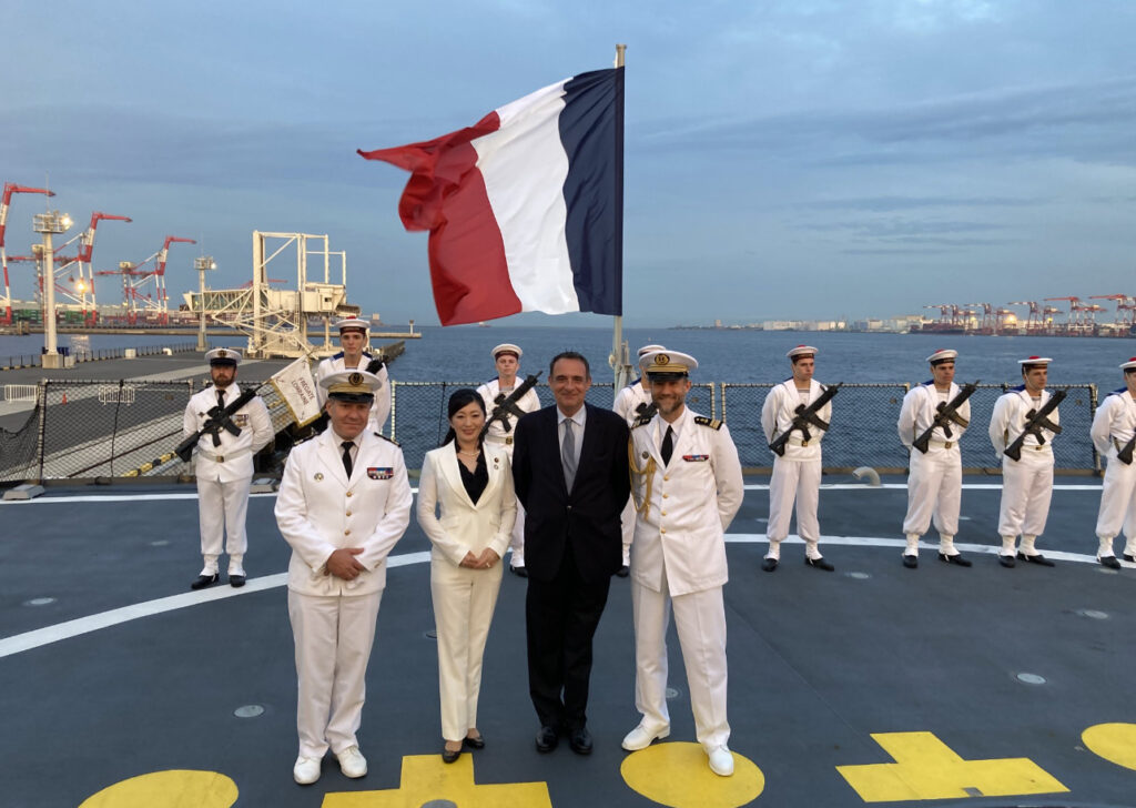 吉川友美外務大臣政務官は、東京港寄港中のフランスフリゲート艦「ロレーヌ」の艦上で開催された寄港記念レセプションに出席しました。(MOFA)