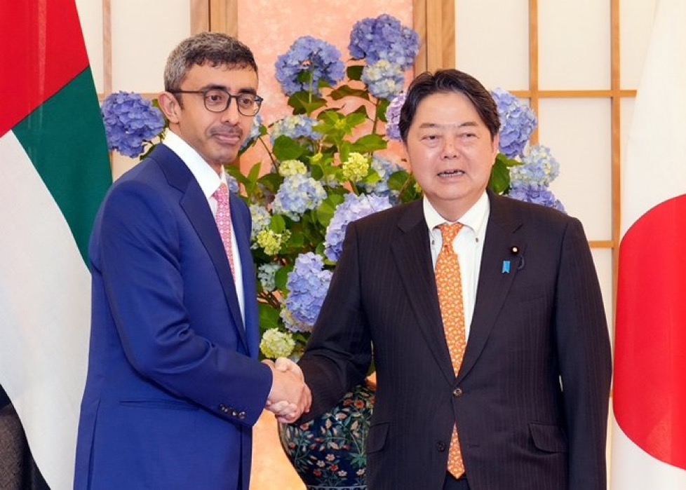 月曜日、来日中のアブダッラー・ビン・ザーイド・アール・ナヒヤーン・アラブ首長国連邦（UAE）外務大臣は、林芳正外務大臣と会談し、林氏は、スーダンからの在留邦人退避に際するUAEの感謝の意を伝えた。(MOFA)