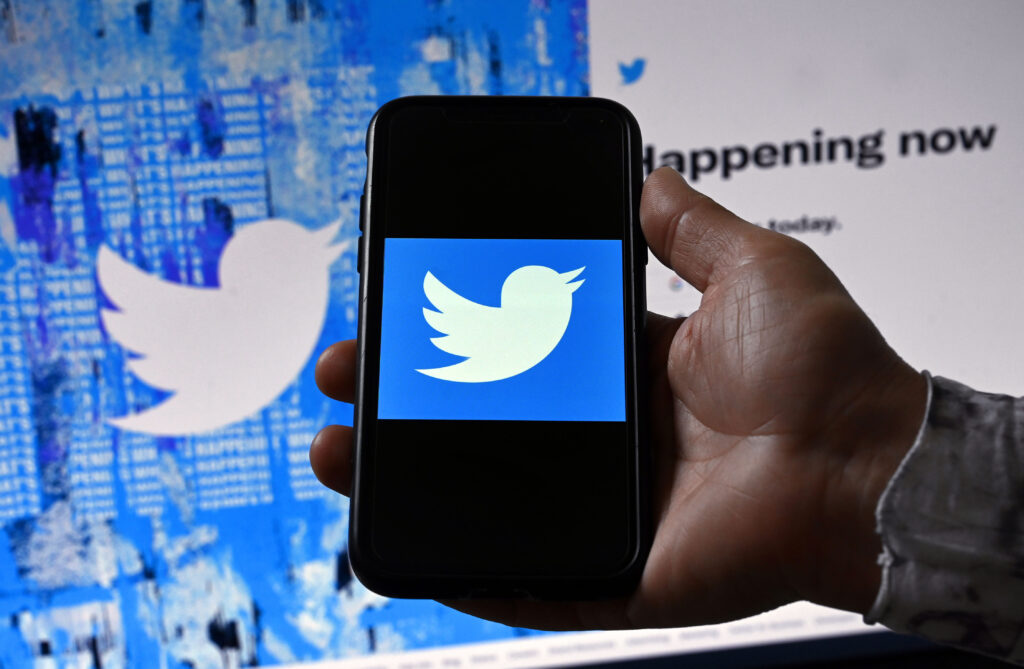 Twitterは3月、コミュニティノートの日本人協力者の募集を開始(AFP)