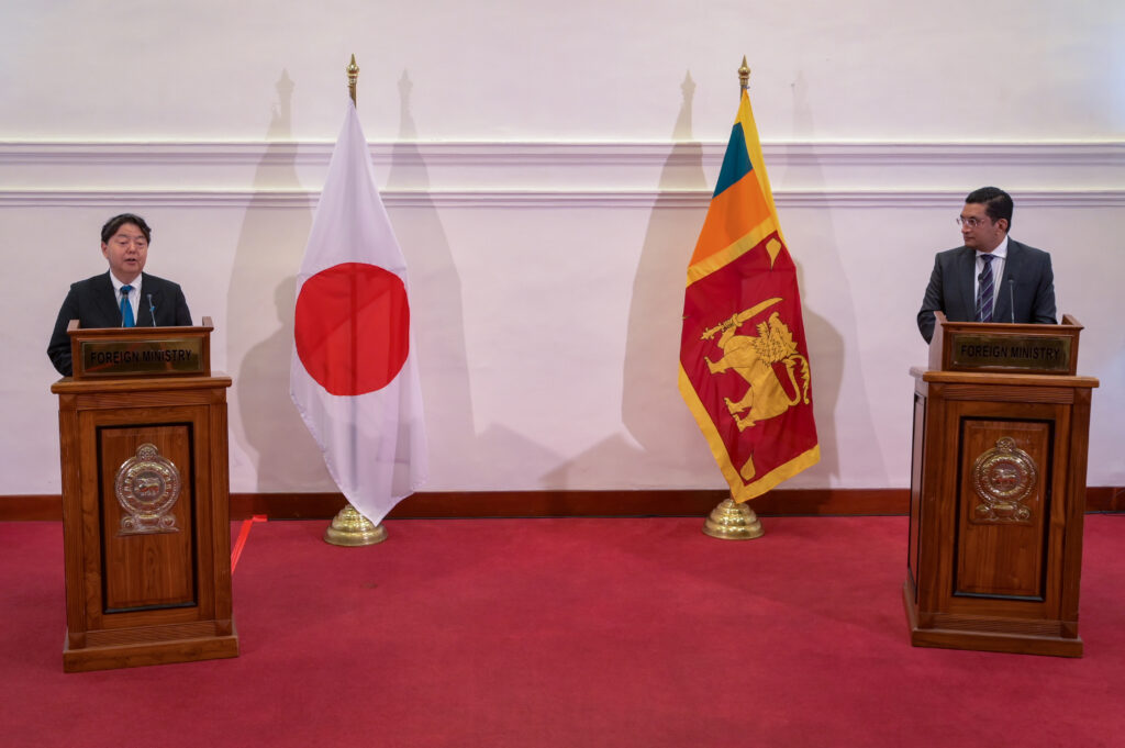 スリランカのアリ・サブリー外務大臣は同国が電力、インフラ、投資専用ゾーンなどの分野への日本の投資を求めていると語った（AFP）。