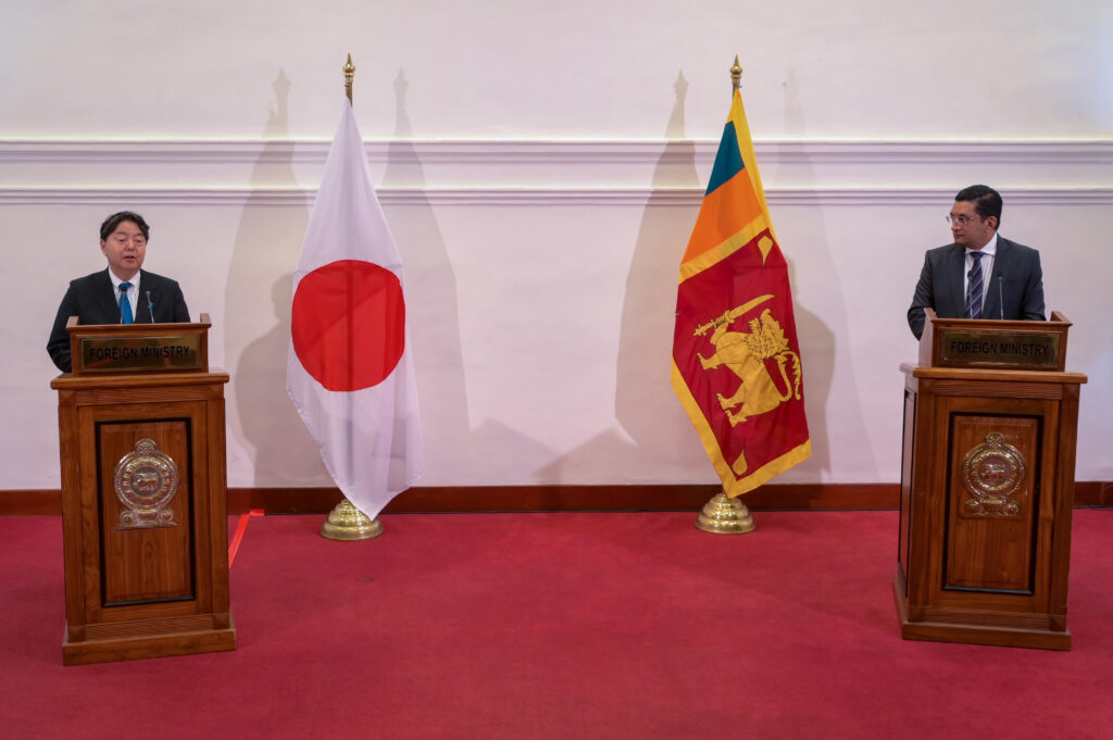 スリランカのアリ・サブリー外務大臣は同国が電力、インフラ、投資専用ゾーンなどの分野への日本の投資を求めていると語った(AFP)。