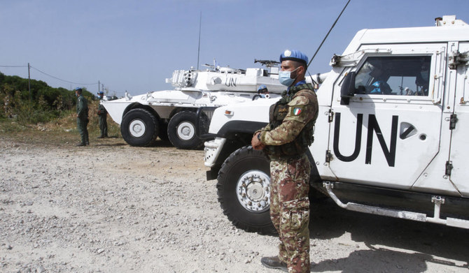 レバノン最南端のイスラエルとの国境付近の町ナクラに駐留する国連平和維持軍（UNIFIL）のパトロール部隊。（AFPファイル写真）