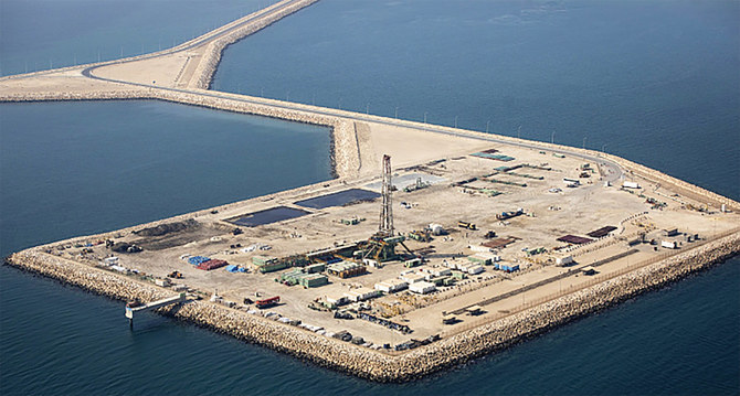 アラビア湾にあるサウジアラビアとクウェートの共有水中地域、アル・ドーラ海洋油田の眺め。（提供写真）