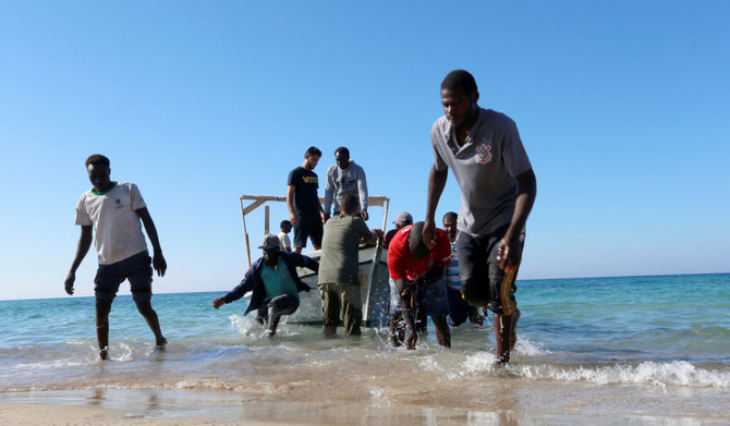 2019年7月26日、リビアのトリポリでリビア沿岸警備隊に救助された移民が目撃されている。（ロイター）