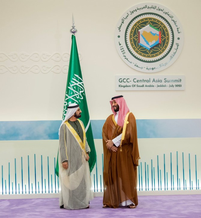 水曜日、ジェッダにて、UAE副大統領のシェイク・ムハンマド・ビン・ラーシド殿下と挨拶を交わすサウジアラビアのムハンマド・ビン・サルマン皇太子。（SPA）