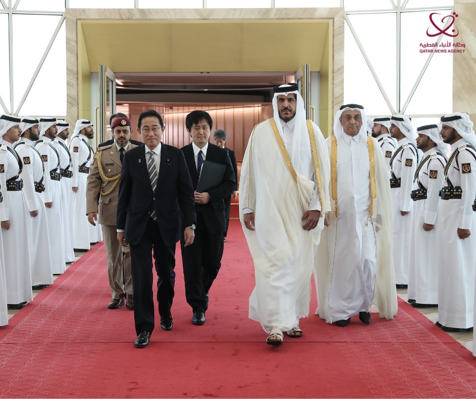 岸田首相はカタールのタミーム・ビン・ハマド・アル・ターニー首長との首脳会談に出席し、二国間関係やエネルギー分野での協力について話し合う。(QNA)