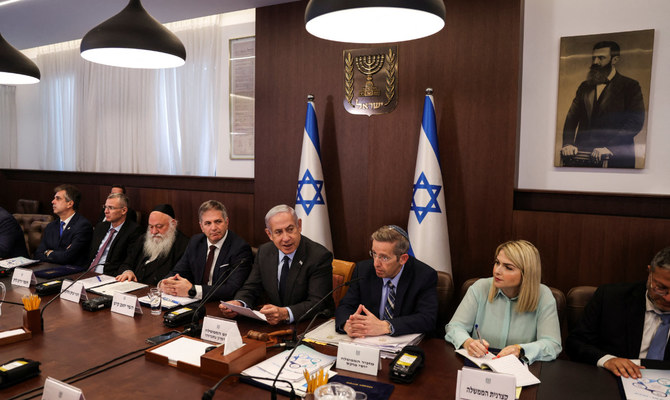 エルサレムの首相官邸で行われた閣僚会議で発言しているイスラエルのベンヤミン・ネタニヤフ首相。（ロイター）