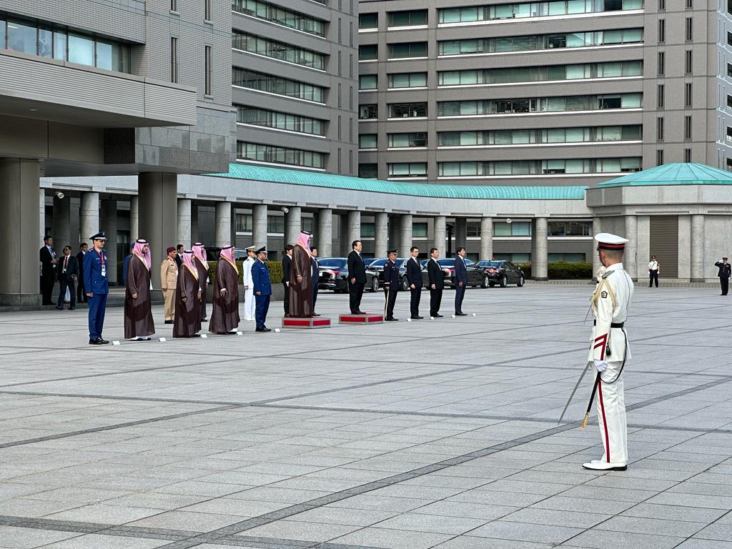 サウジアラビアのハーリド・ビン・アブドルアジーズ・アール・サウード国防大臣が東京の防衛省で浜田靖一氏と会談した。(ANJ)