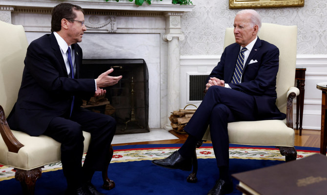 2023年7月18日、米国ワシントンにあるホワイトハウスの大統領執務室にて、イスラエルのイツハク・ヘルツォグ大統領が米国のジョー・バイデン大統領と会談。（ロイター）