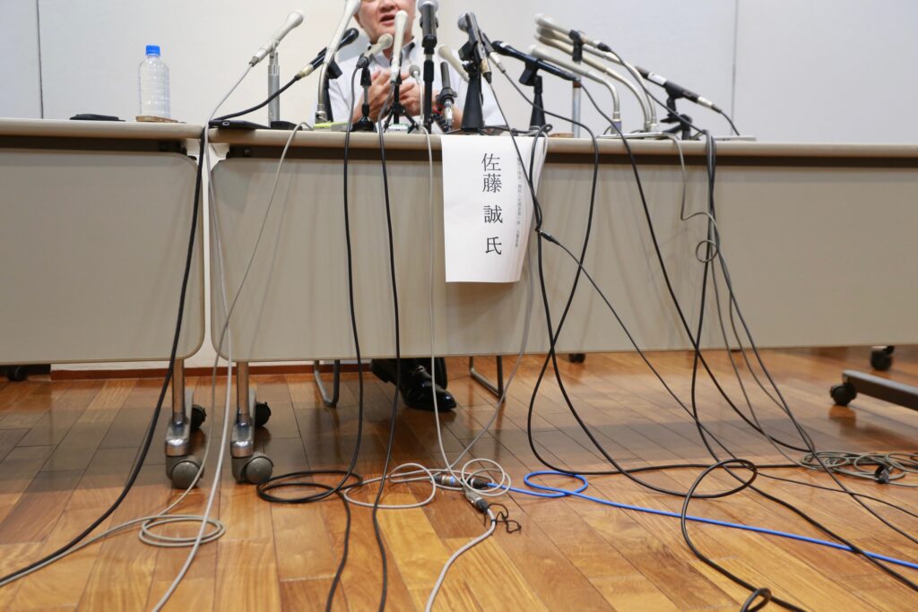 木原氏は岸田政権の重要人物。彼の妻は現段階で、彼女に向けられた告発について無罪とされている。(ANJ)