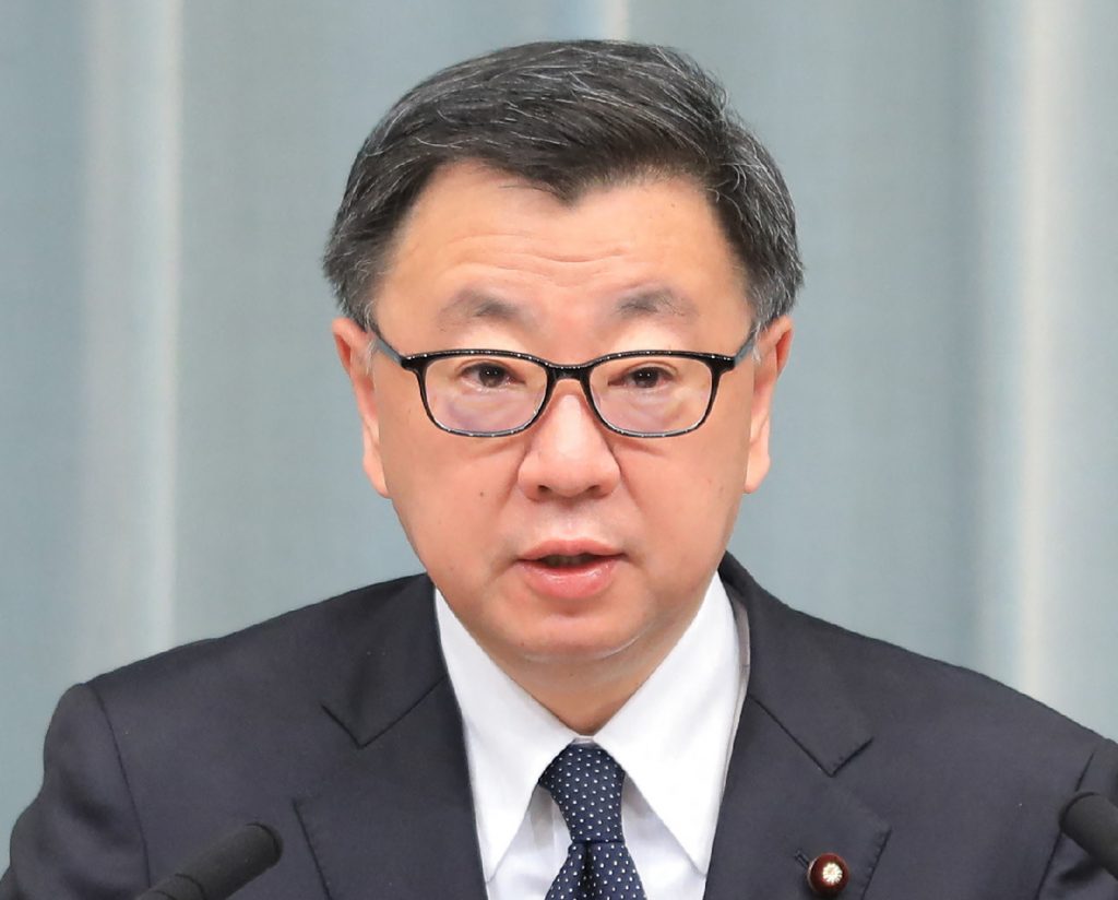 これに関し、松野博一官房長官は記者会見で「国内のデータセンターでチャットＧＰＴが使用可能となることは、わが国のＡＩ活用の観点から重要な取り組みだ。歓迎したい」と述べた。