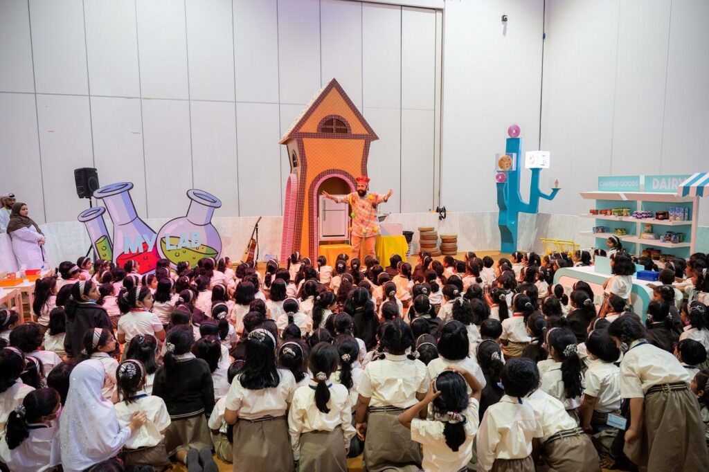 12日間の第14回シャルジャ子ども読書フェスティバル（SCRF）には122,000人以上が来場した。