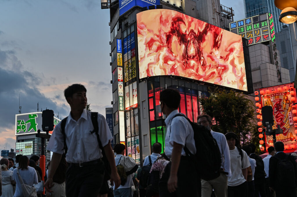 人々は不満があっても仕事に固執し、大義のために自分の命を犠牲にする「神風特攻隊員」のように感じてしまうことがよくある。（AFP）