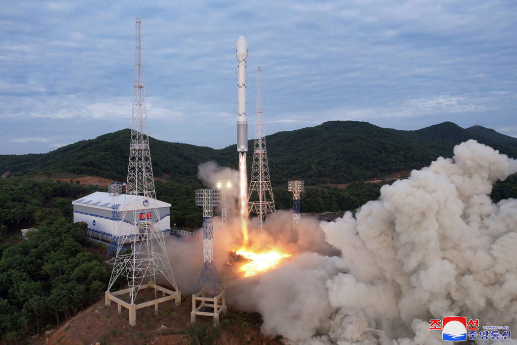 北朝鮮は、いわゆる人工衛星の打ち上げ計画を日本に通告した。 （AFP）