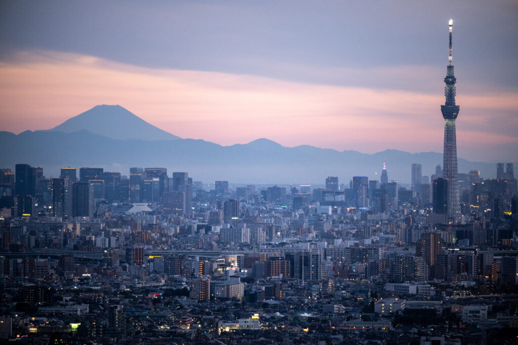 県世界遺産富士山課の担当者は「１日当たり４０００人を規制の目安の一つとする」と話している。(AFP)