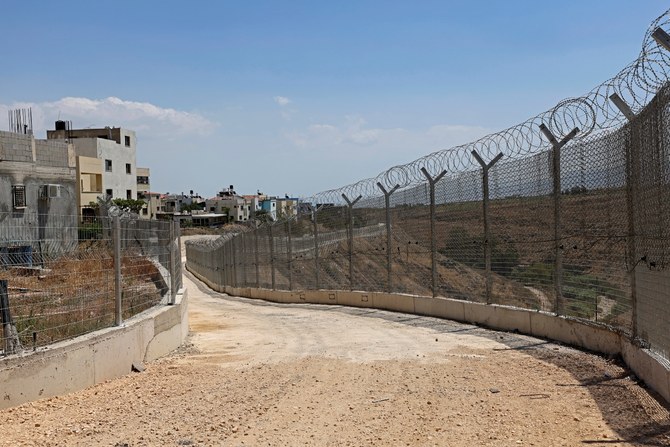 イスラエル、レバノン、シリアの国境の交差点にある村、ガジャールにある国境フェンス（AFP）